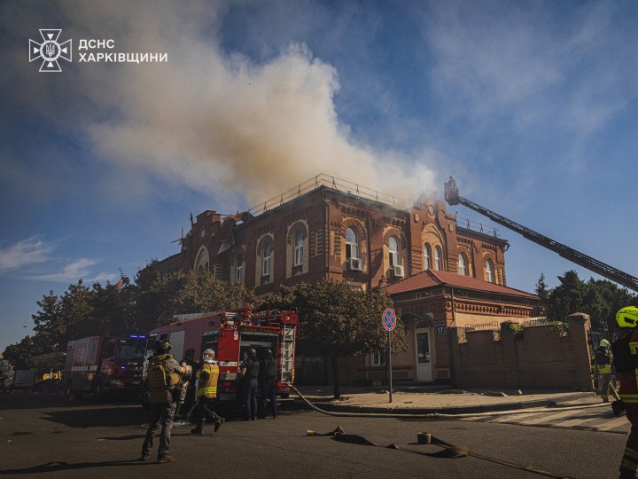 Окупанти поцілили по навчальному закладу у Харкові: оприлюднили момент удару