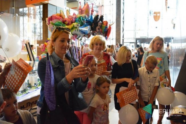 На «Фестивалі професій» «Інвестор» пропонував дітям бути будівельниками. ФОТО*