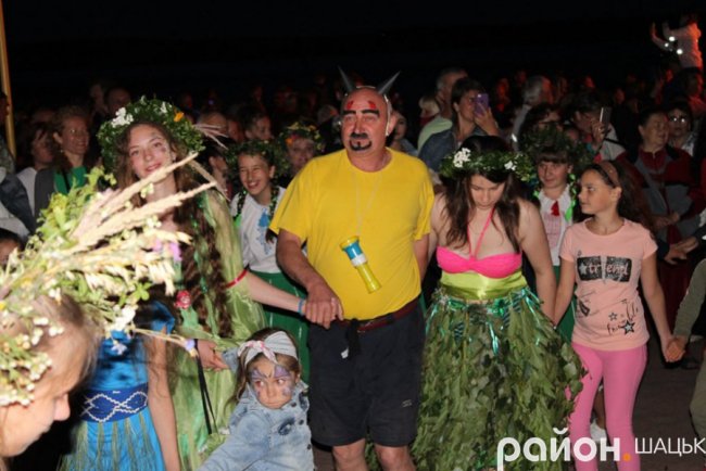 Сотні людей і величезне вогнище: як на Купала відтворювали язичницькі традиції у Шацьку. ФОТО. ВІДЕО