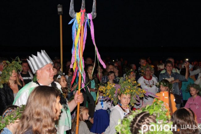 Сотні людей і величезне вогнище: як на Купала відтворювали язичницькі традиції у Шацьку. ФОТО. ВІДЕО