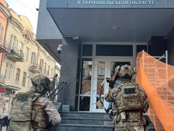 Керівництво поліції в трьох областях викрили на «кришуванні» порноофісів