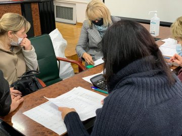 У Луцьку продовжують опрацьовувати протоколи з дільниць. ФОТО 