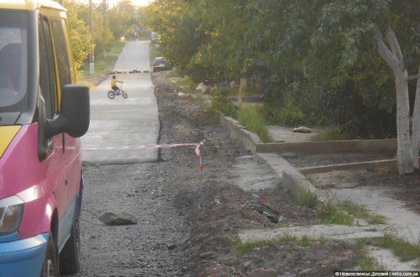 У Нововолинську дорогу ремонтують частково. ФОТО