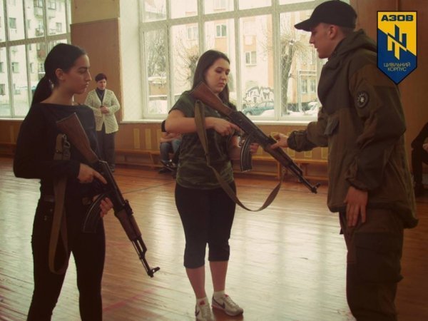 Цивільний корпус навчав бойової підготовки луцьких старшокласників