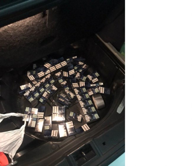 Волинські прикордонники у «мерсі» на єврономерах знайшли сховок з контрабандою