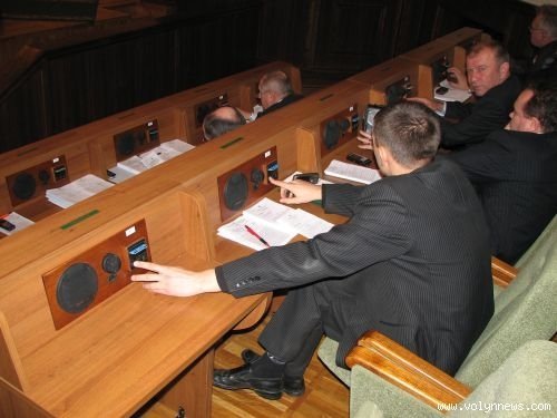 Гузь зняв на відео, як регіонал «давить кнопки»