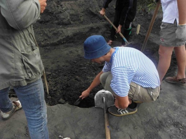 Волинські археологи розкопали тисячолітнього ангела. ФОТО