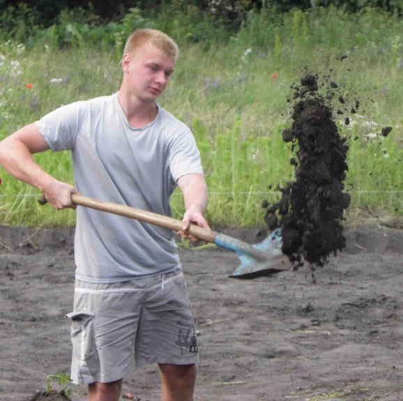 Волинські археологи розкопали тисячолітнього ангела. ФОТО