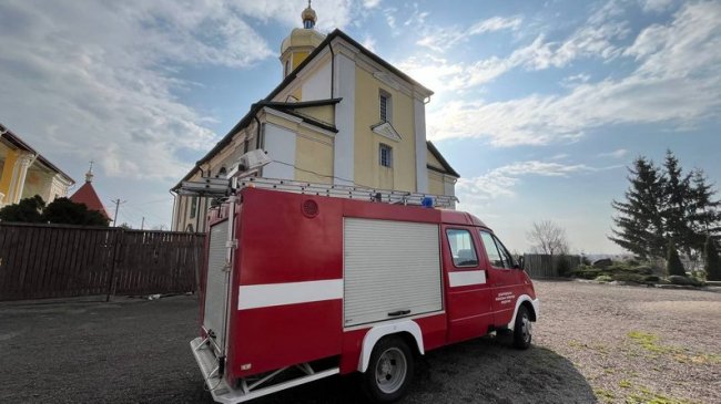 Як ченці-добровольці гасять пожежі на Волині. ВІДЕО