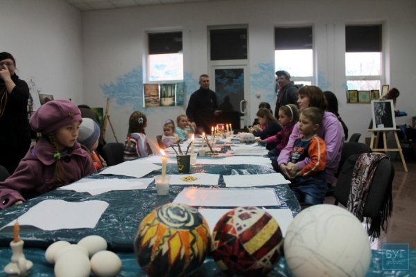 Маленьких нововолинців навчали мистетву писанкарства. ФОТО