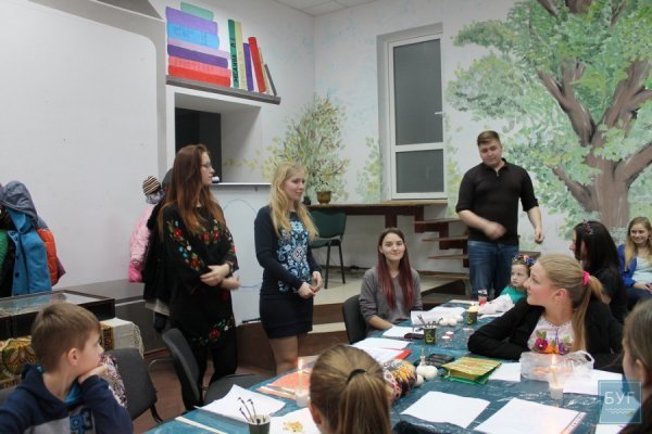 Маленьких нововолинців навчали мистетву писанкарства. ФОТО