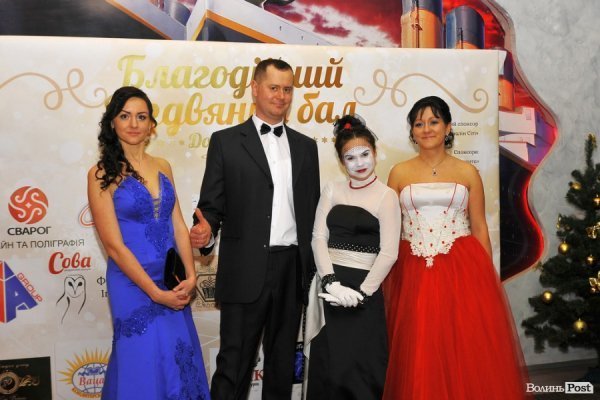 Фото різдвяного балу в Луцьку