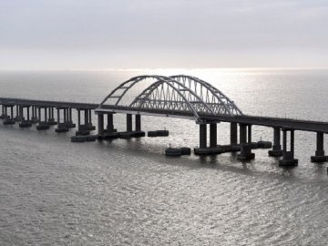 Подоляк заявив, що Кримський міст треба знищити