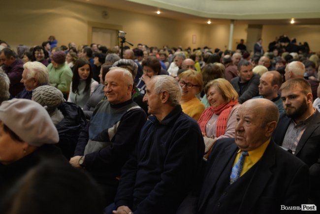 Томос, селфі та колядки: Петро Порошенко на Волині. ФОТОРЕПОРТАЖ