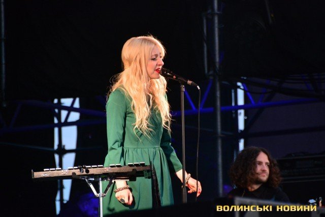 Відома співачка розплакалась на сцені «Бандерштату»