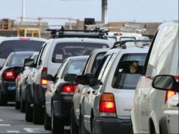 У чергах на кордоні з Польщею скупчилося чимало автівок