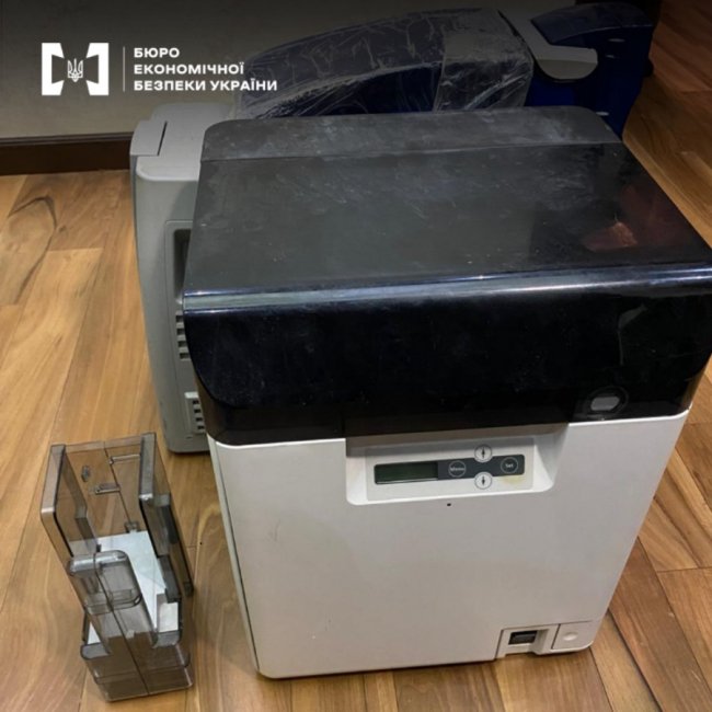 Підробляли посвідчення водіїв і техпаспорти: викрили волинян, які торгували фальшивими документами