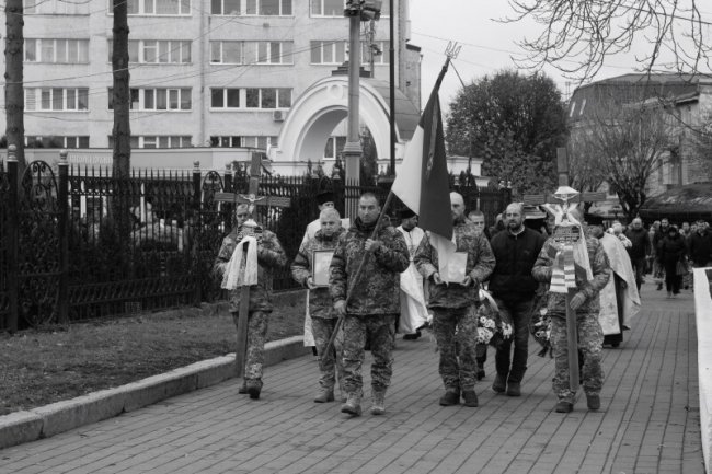 У Луцькій громаді попрощалися із захисниками України Артемом Одінцовим та Олександром Бортніком