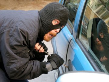 У волинській поліції поділилися лайфхаками, як захиститися від автокрадіїв