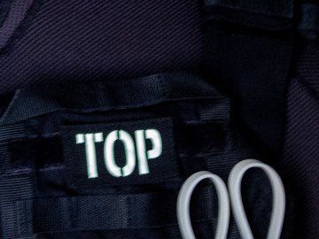 Матюкався та знімав штани: у Луцьку затримали хулігана, який мав при собі наркотики