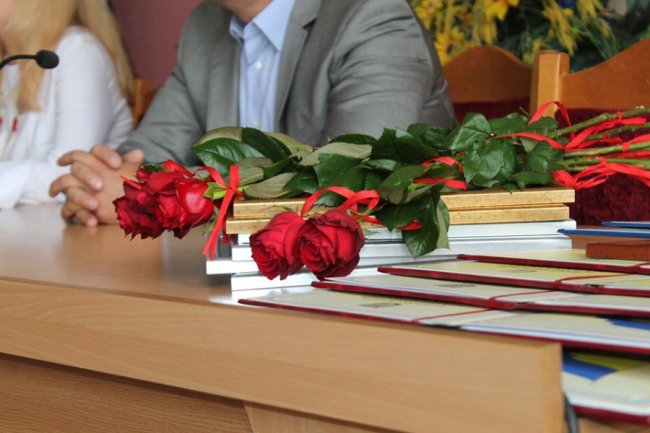 У Луцьку податківців привітали з професійним святом і нагородили грамотами. ФОТО