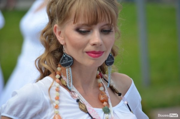 У Луцьку наречені вийшли на парад. ФОТО