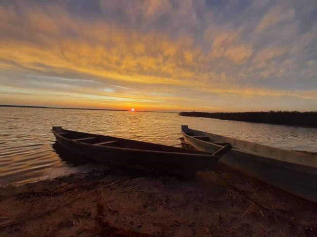 Край неба палає: казковий захід сонця на Світязі. ФОТО