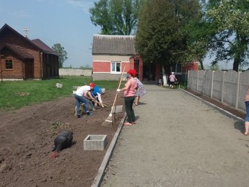 У селі під Луцьком облаштовують церковний сквер. ФОТО