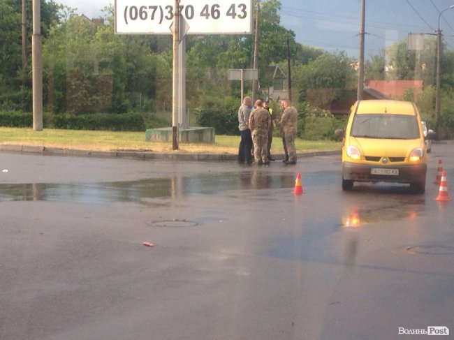 У Луцьку - аварія поблизу перехрестя. ФОТО