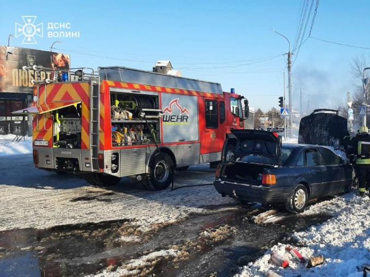  У Луцьку на Стрілецькій загорівся автомобіль. ВІДЕО