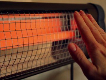 Українців закликали не вмикати обігрівачі два дні та пояснили чому