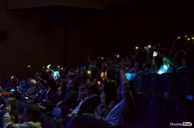 Новорічні хіти та казкова енергетика: як лучан розважали LeoBand Orchestra. ФОТОРЕПОРТАЖ