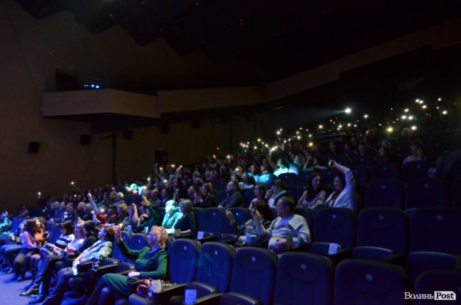 Новорічні хіти та казкова енергетика: як лучан розважали LeoBand Orchestra. ФОТОРЕПОРТАЖ