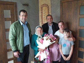 Має 42 онуки і правнуки: на Волині довгожителька відзначила 95-ліття