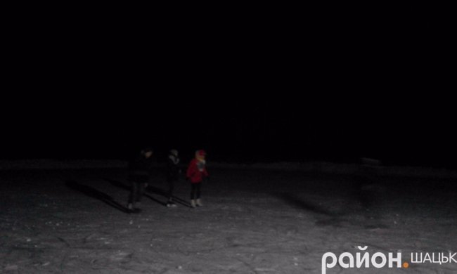 У Шацьку молодь влаштовує «крижані дискотеки» посеред озера