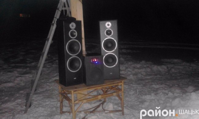 У Шацьку молодь влаштовує «крижані дискотеки» посеред озера