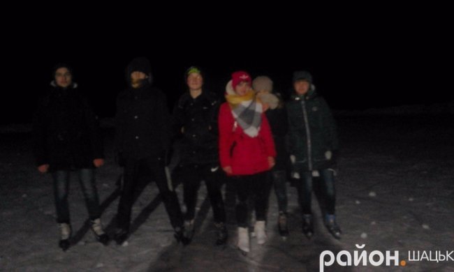 У Шацьку молодь влаштовує «крижані дискотеки» посеред озера