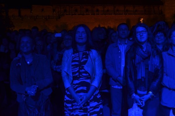 Гості слухають Ніно Катамадзе. У центрі - співачка Галина Конах (Фото Марії Доманської)