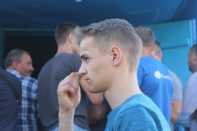 У селі на Волині конфлікт через церкву переріс у шарпанину. ВІДЕО