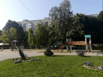 Лучани збирають підписи за відновлення дитячого майданчика