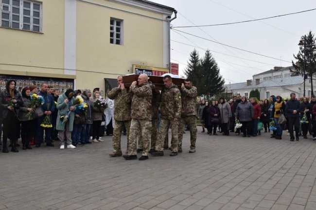 У Луцьку провели в останню путь військового Юрія Головача
