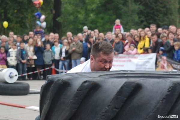 Як у Луцьку змагалися силачі. ФОТО
