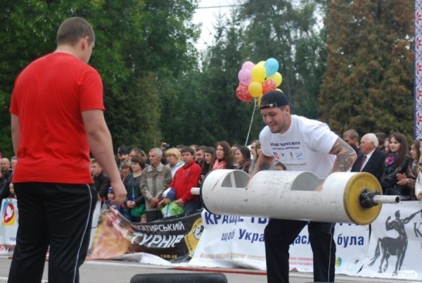 Як у Луцьку змагалися силачі. ФОТО