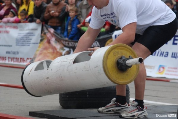 Як у Луцьку змагалися силачі. ФОТО