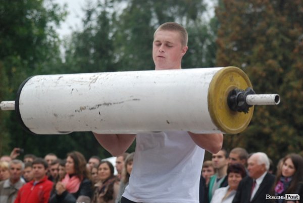 Як у Луцьку змагалися силачі. ФОТО