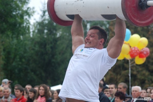 Як у Луцьку змагалися силачі. ФОТО
