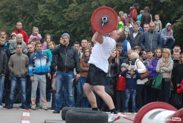 Як у Луцьку змагалися силачі. ФОТО