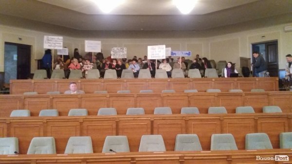 Облраду знову пікетують профтехосвітяни. ФОТО