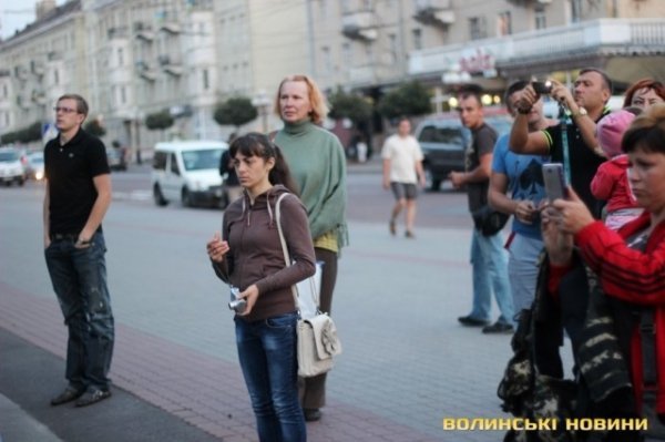 Лучани провели добровольців на війну. ФОТО