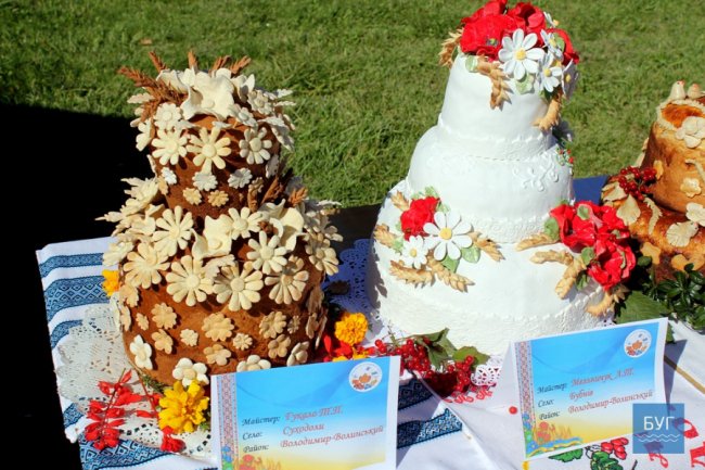 До Володимира привезли короваї з усієї області. ФОТО